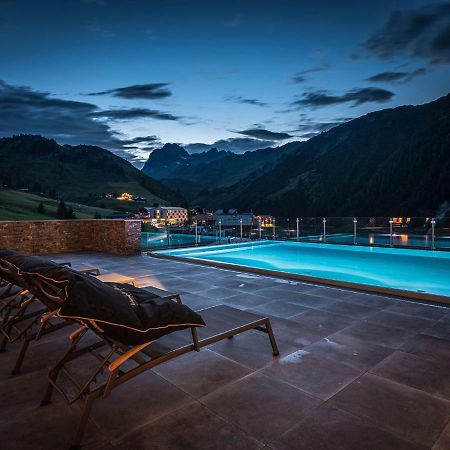 Alpenparks Hotel & Apartment Arlberg Warth Mit Pool المظهر الخارجي الصورة