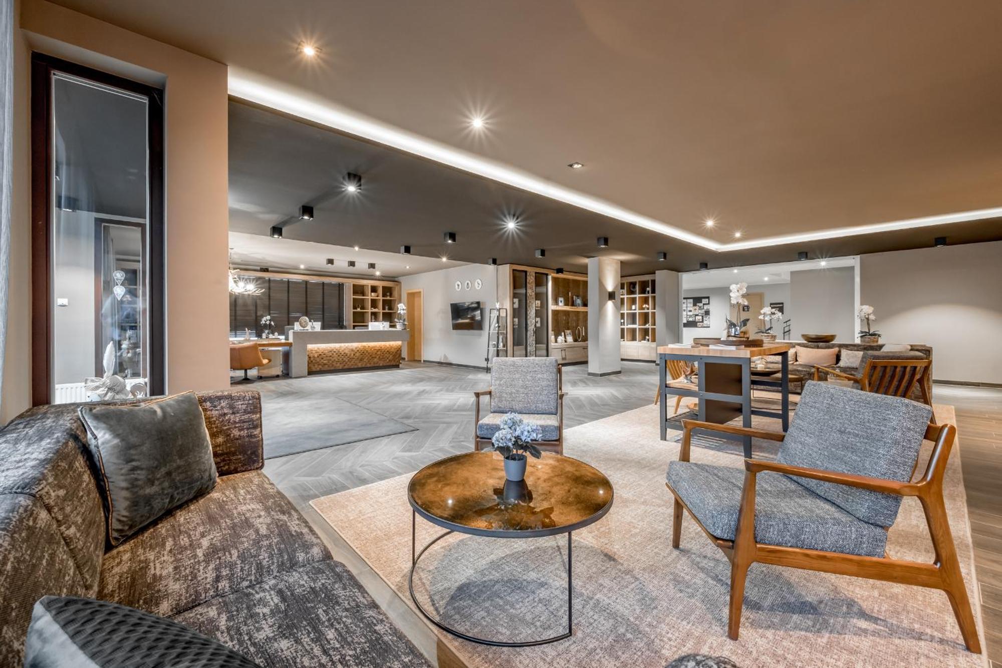 Alpenparks Hotel & Apartment Arlberg Warth Mit Pool المظهر الخارجي الصورة