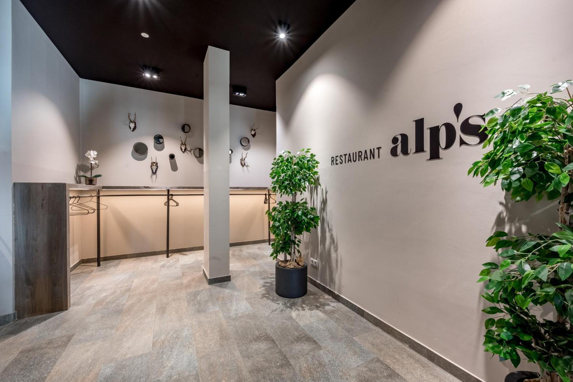 Alpenparks Hotel & Apartment Arlberg Warth Mit Pool المظهر الخارجي الصورة