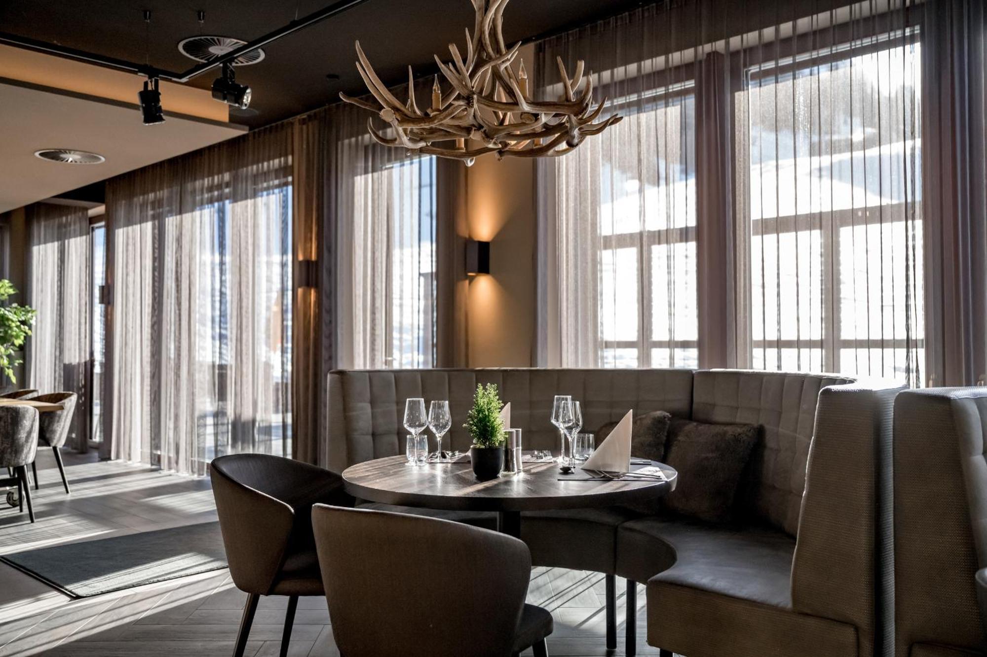 Alpenparks Hotel & Apartment Arlberg Warth Mit Pool المظهر الخارجي الصورة