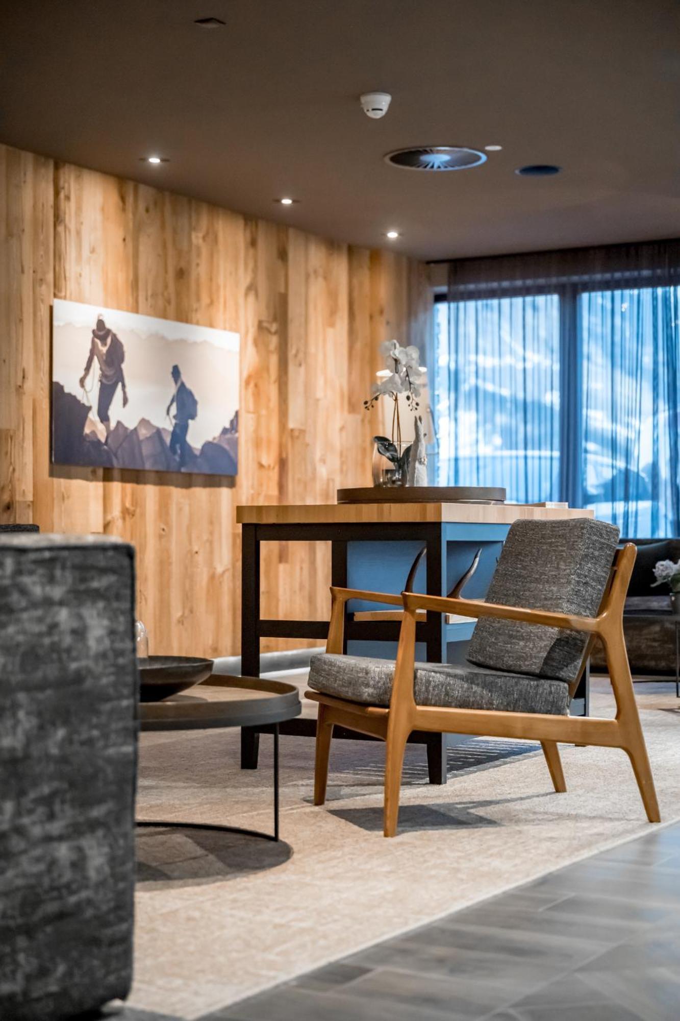 Alpenparks Hotel & Apartment Arlberg Warth Mit Pool المظهر الخارجي الصورة