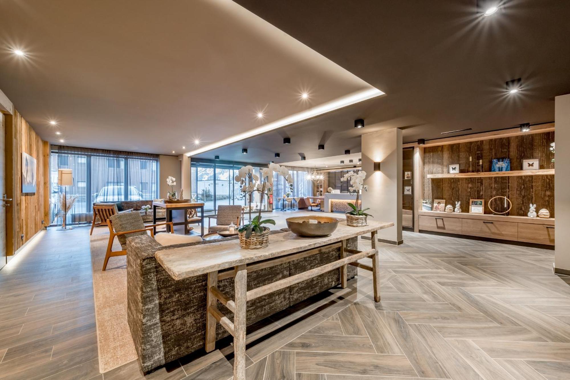 Alpenparks Hotel & Apartment Arlberg Warth Mit Pool المظهر الخارجي الصورة