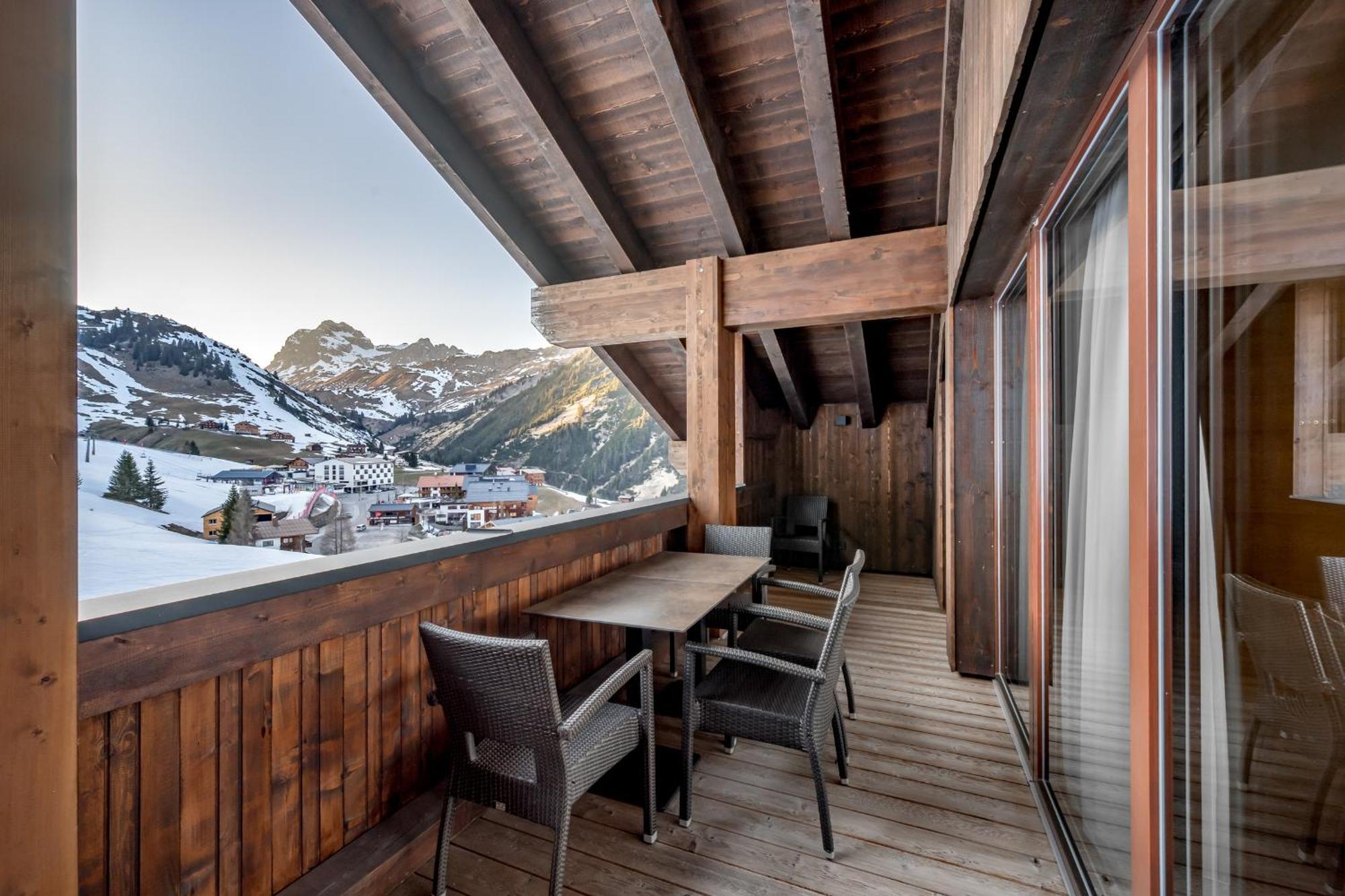 Alpenparks Hotel & Apartment Arlberg Warth Mit Pool المظهر الخارجي الصورة