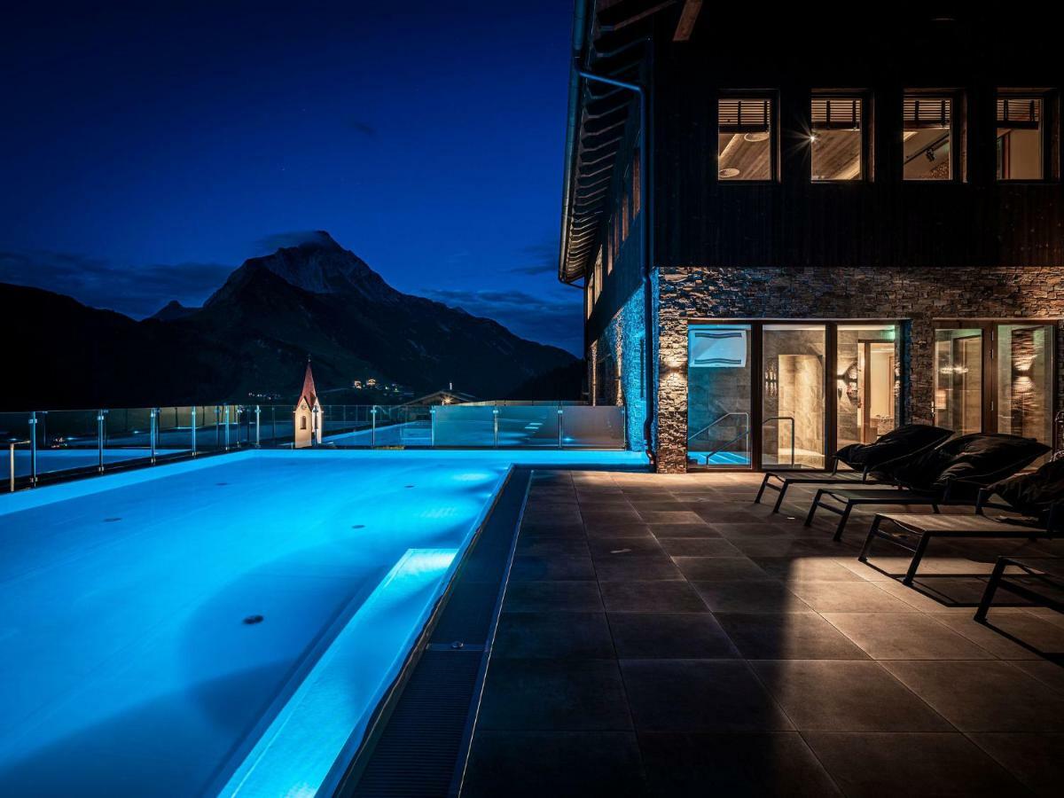 Alpenparks Hotel & Apartment Arlberg Warth Mit Pool المظهر الخارجي الصورة
