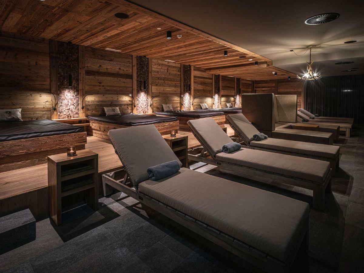 Alpenparks Hotel & Apartment Arlberg Warth Mit Pool المظهر الخارجي الصورة